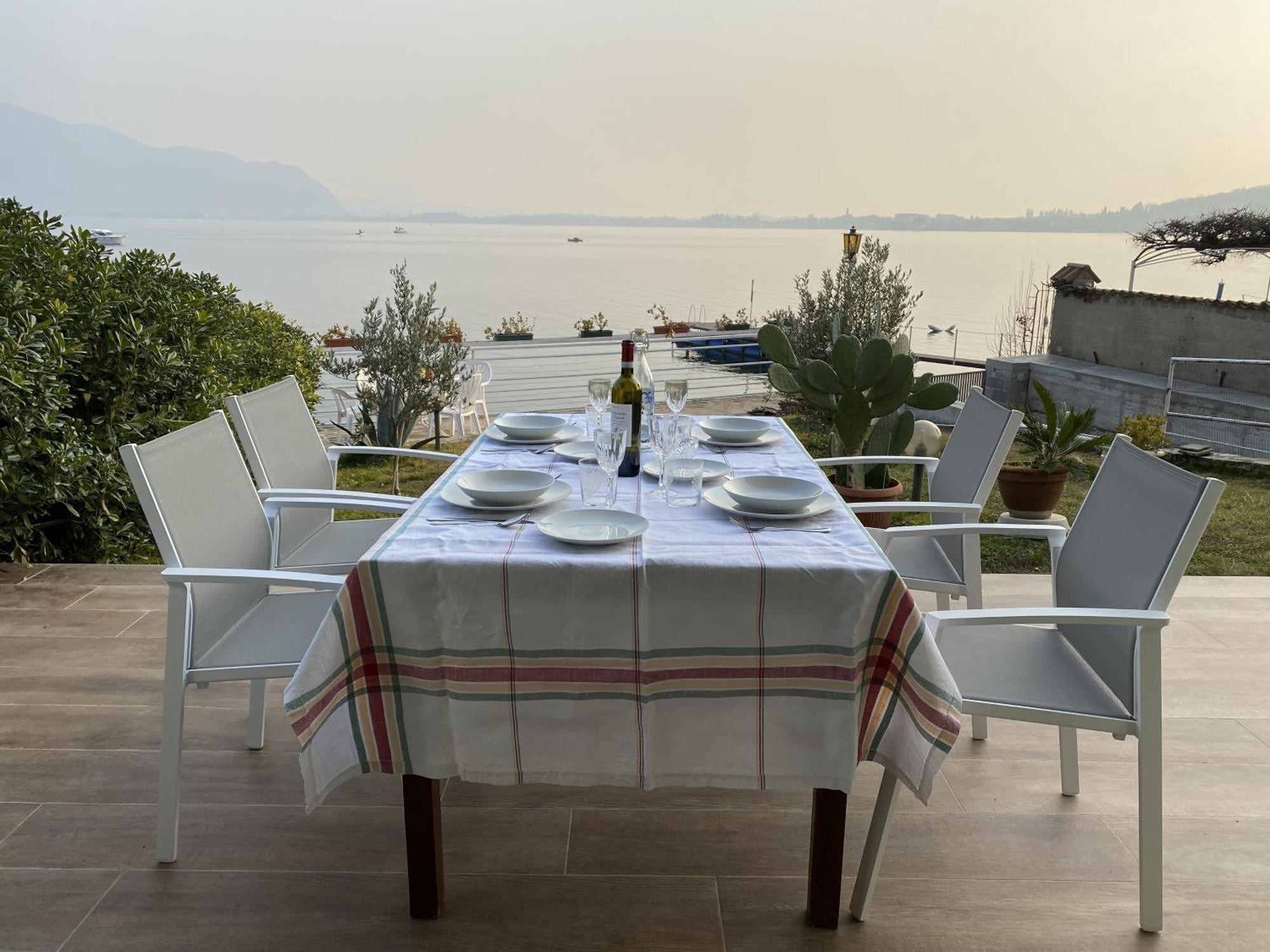 Anastasye Your Lakefront Vacation Ferienhaus *