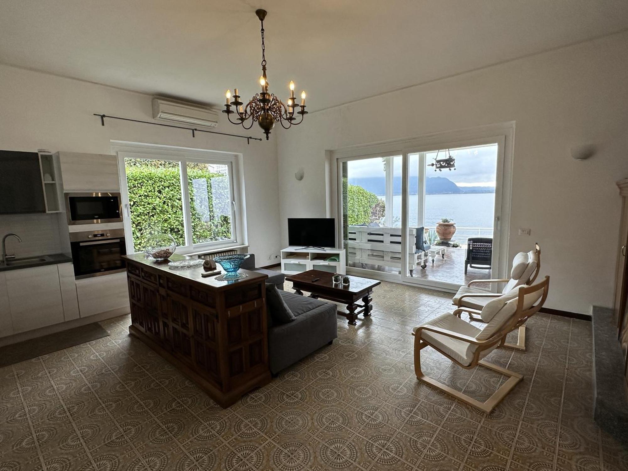 Anastasye Your Lakefront Vacation *