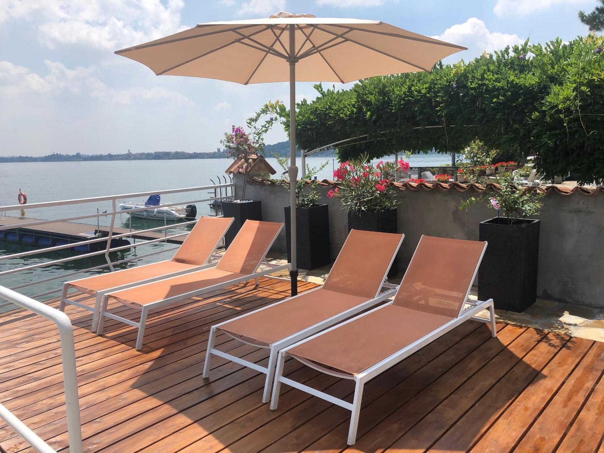 Anastasye Your Lakefront Vacation Ferienhaus