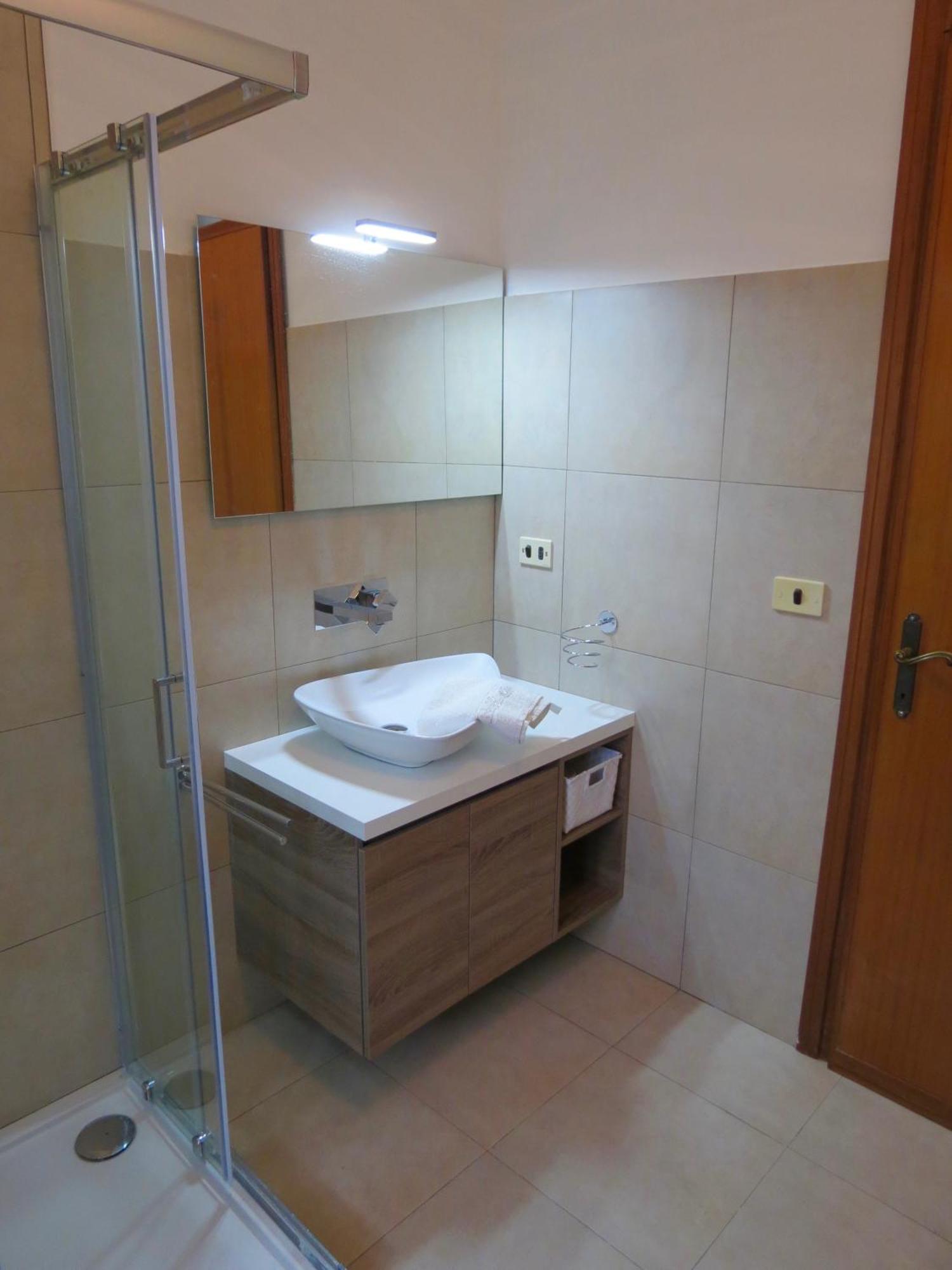 Anastasye Your Lakefront Vacation Holiday home
