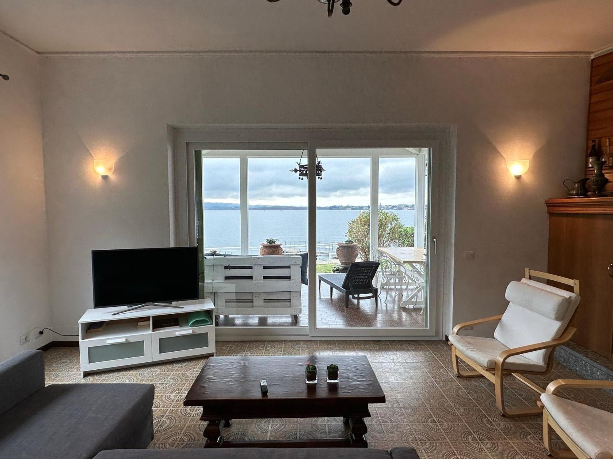 Anastasye Your Lakefront Vacation